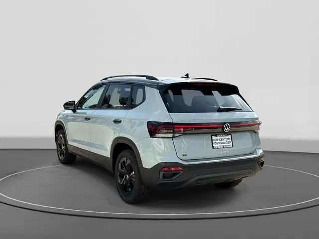 2026 Volkswagen Taos SE Black