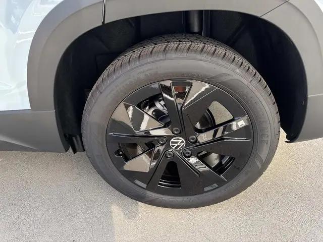 2026 Volkswagen Taos SE Black