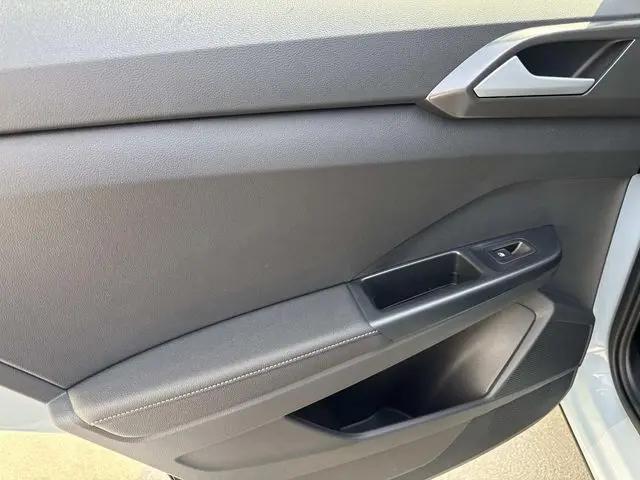 2026 Volkswagen Taos SE Black