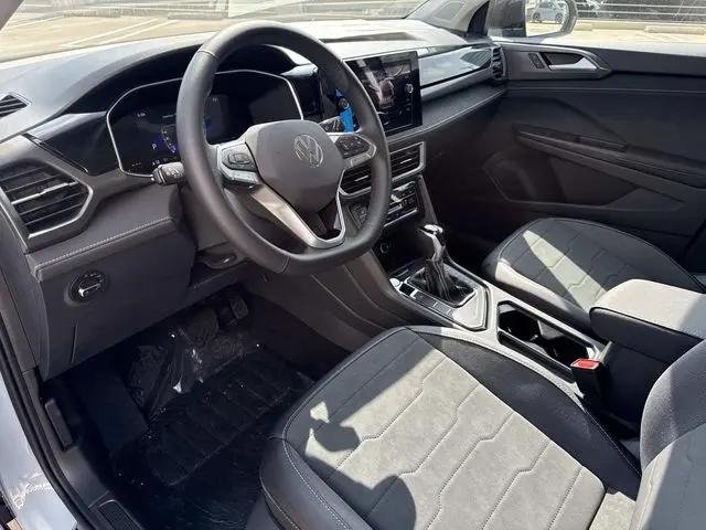 2026 Volkswagen Taos SE Black