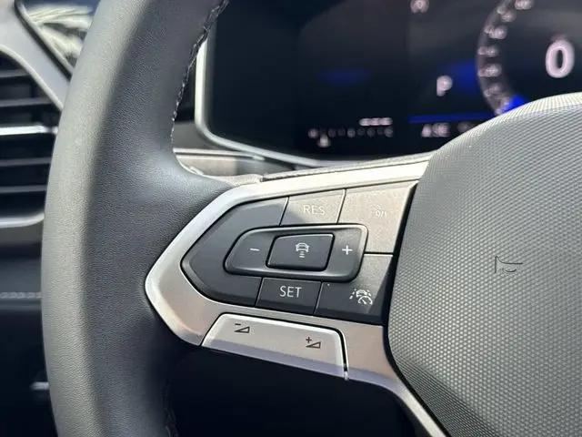 2026 Volkswagen Taos SE Black