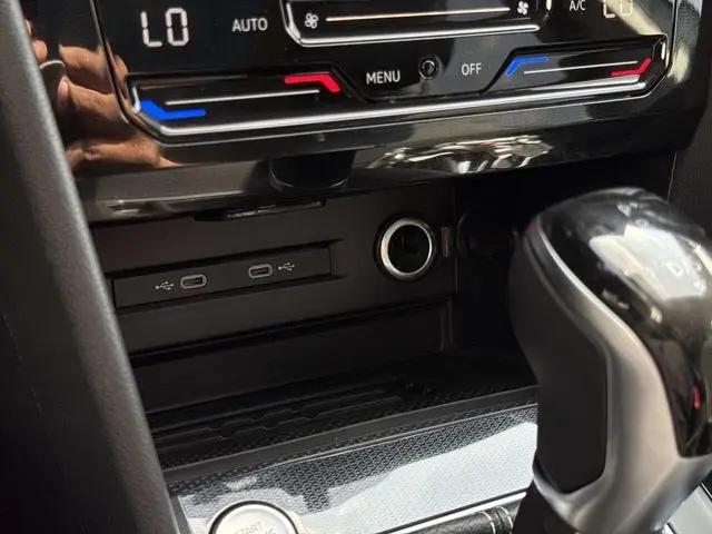 2026 Volkswagen Taos SE Black