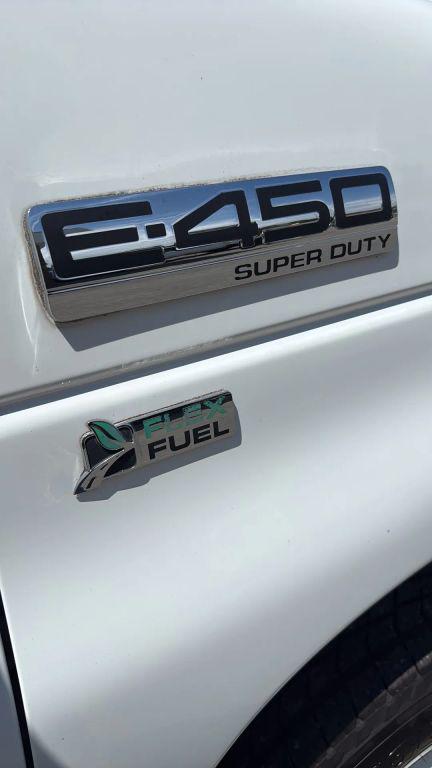 2011 Ford E-450 Cutaway Cutaway