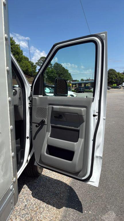 2011 Ford E-450 Cutaway Cutaway