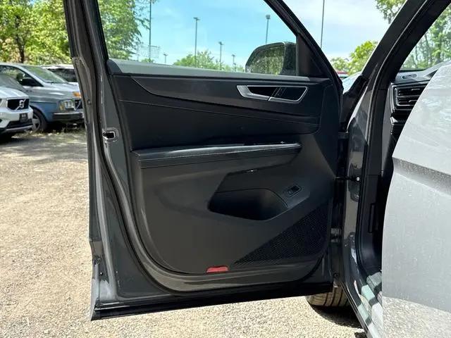 2026 Volkswagen Atlas Cross Sport SEL R-Line Black