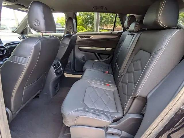 2024 Volkswagen Atlas Cross Sport 2.0T SE w/Technology