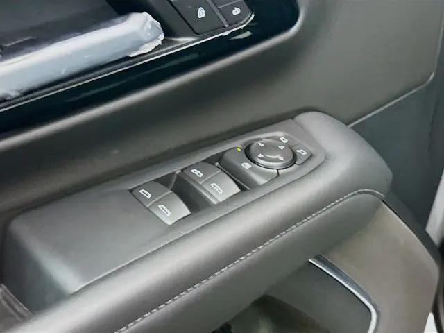 2025 Chevrolet Suburban 2WD LT