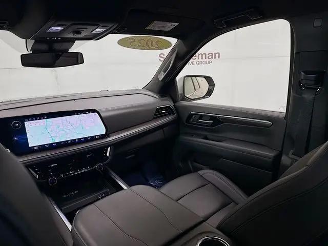 2025 Chevrolet Suburban 2WD LT