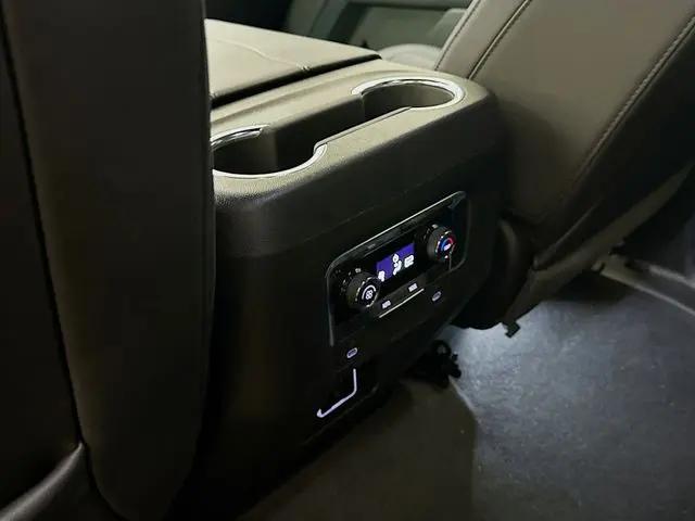 2025 Chevrolet Suburban 2WD LT