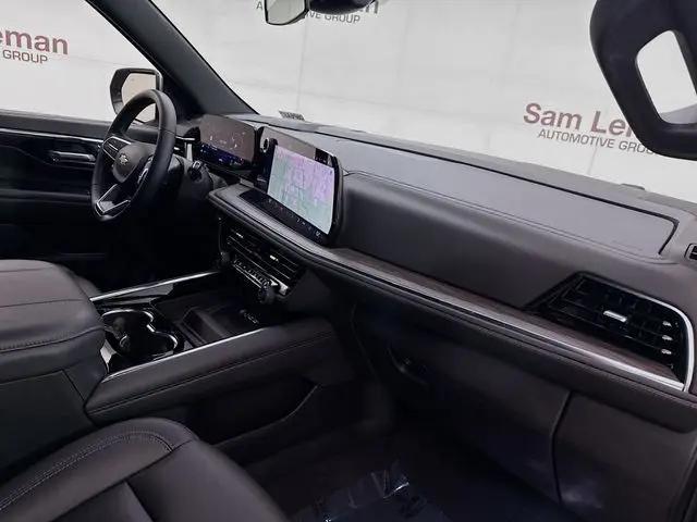 2025 Chevrolet Suburban 2WD LT
