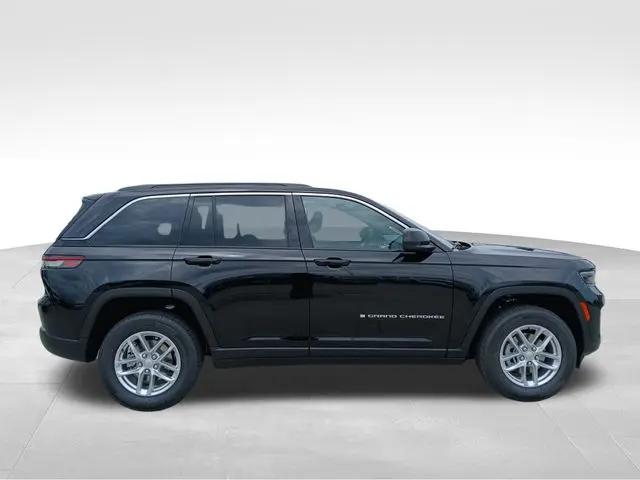 2026 Jeep Grand Cherokee Laredo 4x4