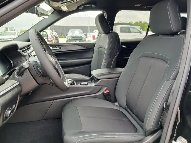 2026 Jeep Grand Cherokee Laredo 4x4