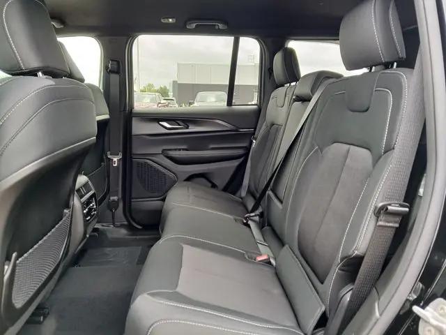 2026 Jeep Grand Cherokee Laredo 4x4
