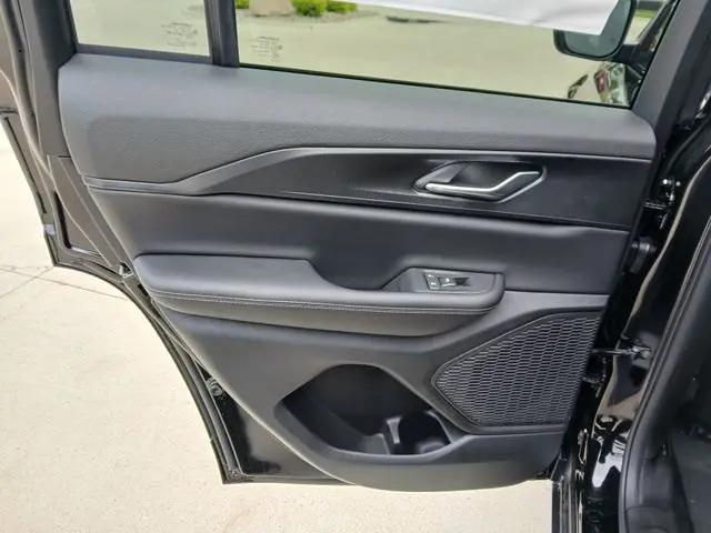 2026 Jeep Grand Cherokee Laredo 4x4