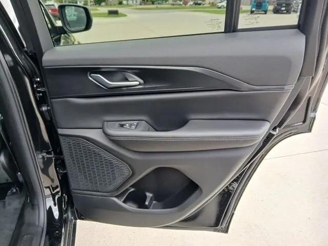 2026 Jeep Grand Cherokee Laredo 4x4