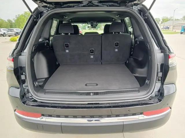 2026 Jeep Grand Cherokee Laredo 4x4