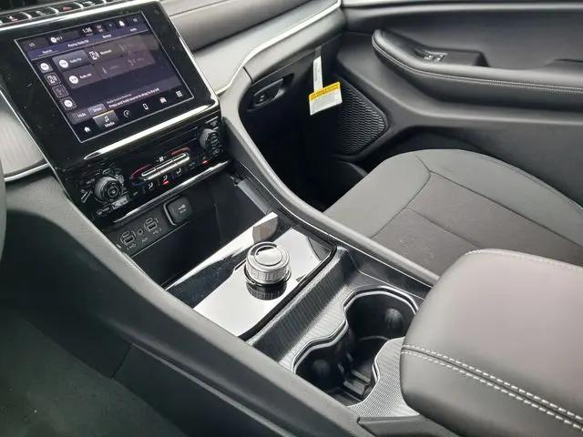 2026 Jeep Grand Cherokee Laredo 4x4