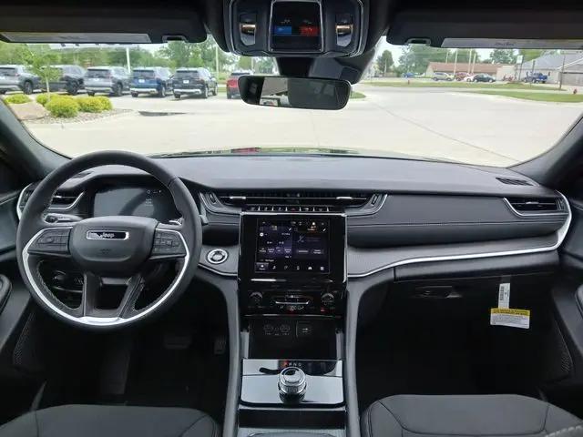2026 Jeep Grand Cherokee Laredo 4x4