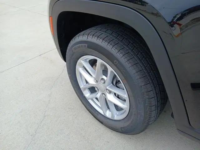 2026 Jeep Grand Cherokee Laredo 4x4