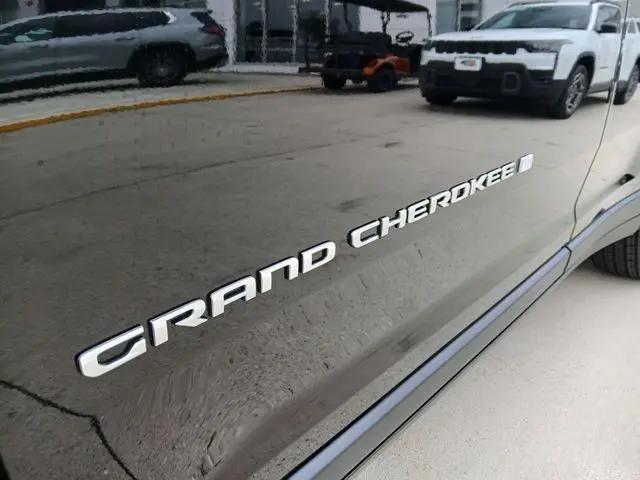 2026 Jeep Grand Cherokee Laredo 4x4