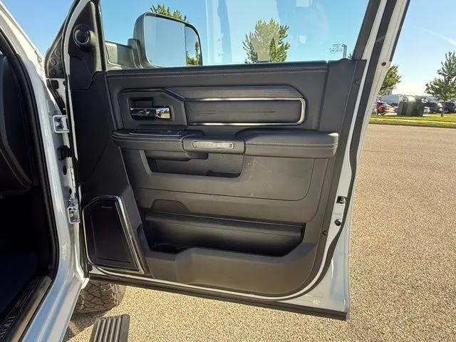 2022 Ram 3500 Limited Crew Cab 4x4 8' Box
