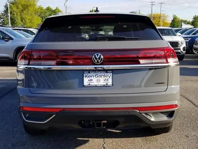 2026 Volkswagen Atlas Cross Sport SE with Technology