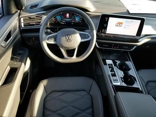 2026 Volkswagen Atlas Cross Sport SE with Technology