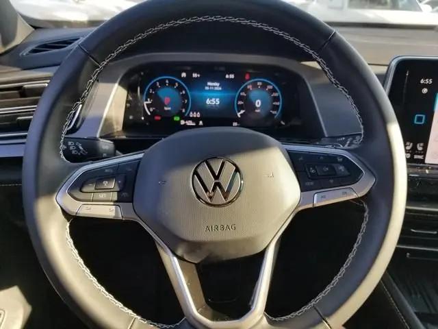 2026 Volkswagen Atlas Cross Sport SE with Technology
