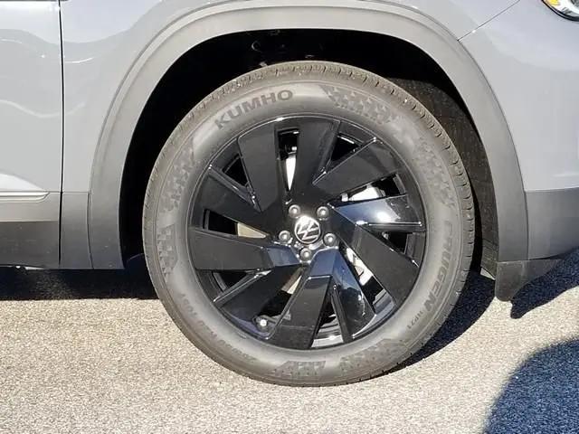 2026 Volkswagen Atlas Cross Sport SE with Technology