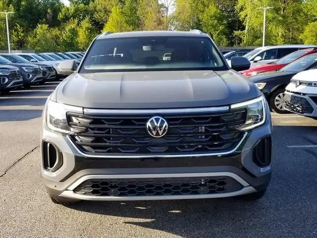 2026 Volkswagen Atlas Cross Sport SE with Technology