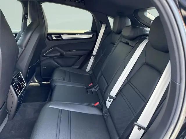 2022 Porsche Cayenne Platinum Edition