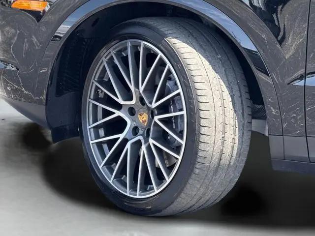 2022 Porsche Cayenne Platinum Edition