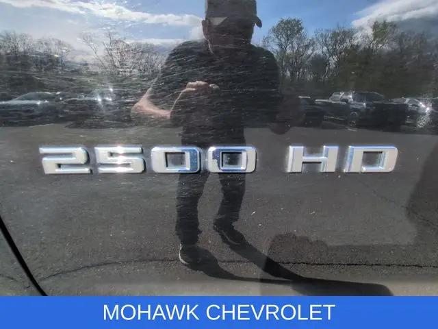 2023 Chevrolet Silverado 2500HD 4WD Crew Cab Standard Bed Custom