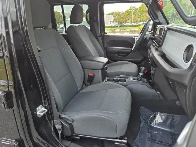 2025 Jeep Wrangler 4-Door Summit 4x4