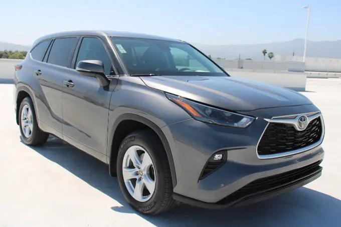 2024 Toyota Highlander LE