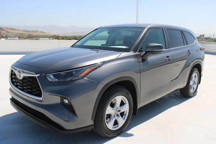 2024 Toyota Highlander LE