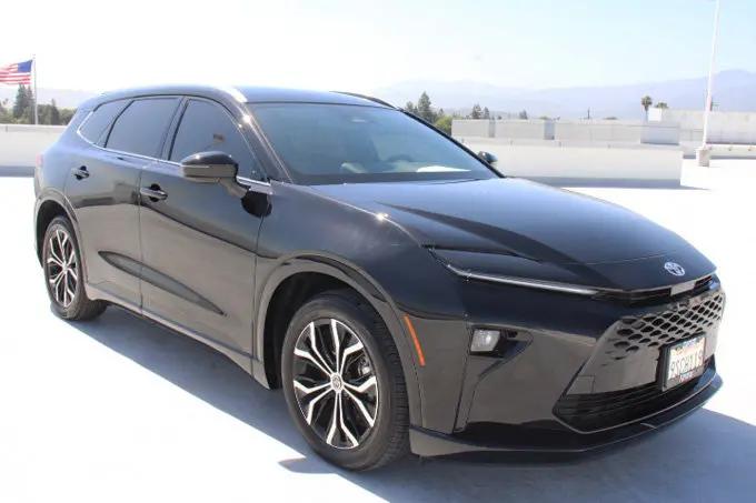 2025 Toyota Crown Signia XLE