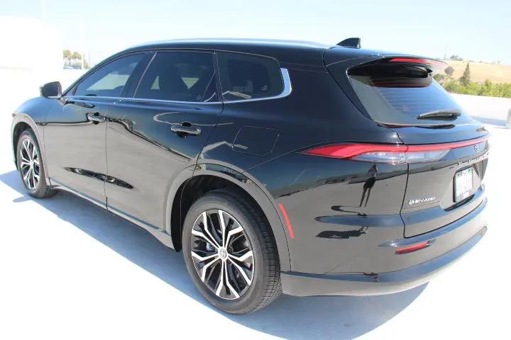 2025 Toyota Crown Signia XLE