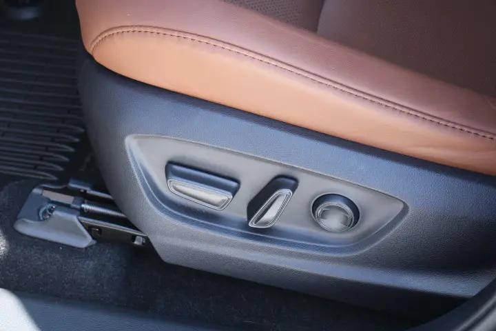 2025 Toyota Crown Signia XLE