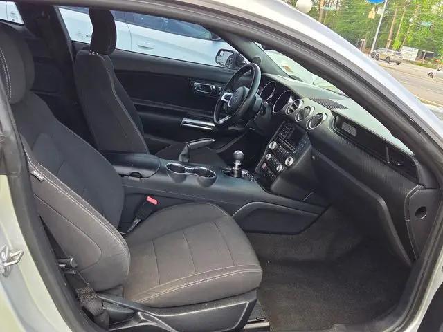 2017 Ford Mustang V6