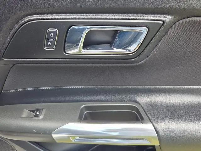 2017 Ford Mustang V6
