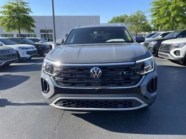 2026 Volkswagen Atlas Cross Sport SE with Technology