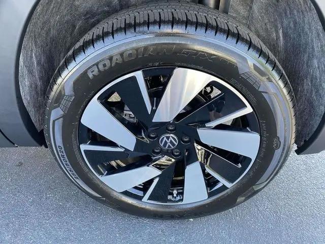2026 Volkswagen Atlas Cross Sport SE with Technology