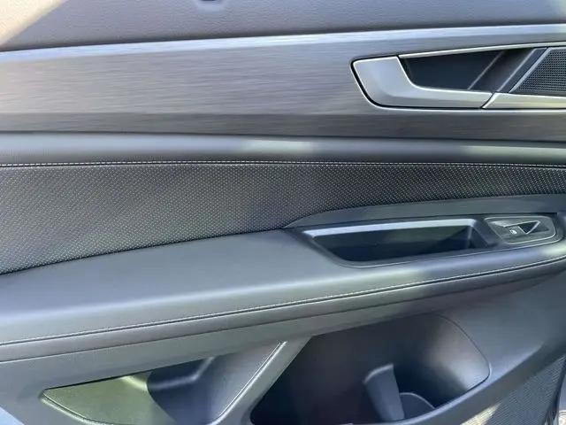 2026 Volkswagen Atlas Cross Sport SE with Technology