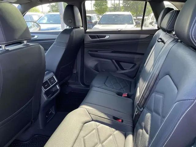 2026 Volkswagen Atlas Cross Sport SE with Technology