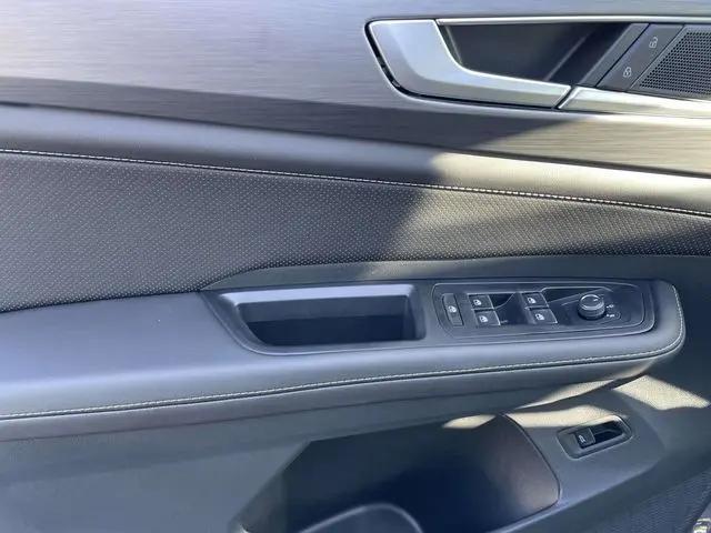 2026 Volkswagen Atlas Cross Sport SE with Technology