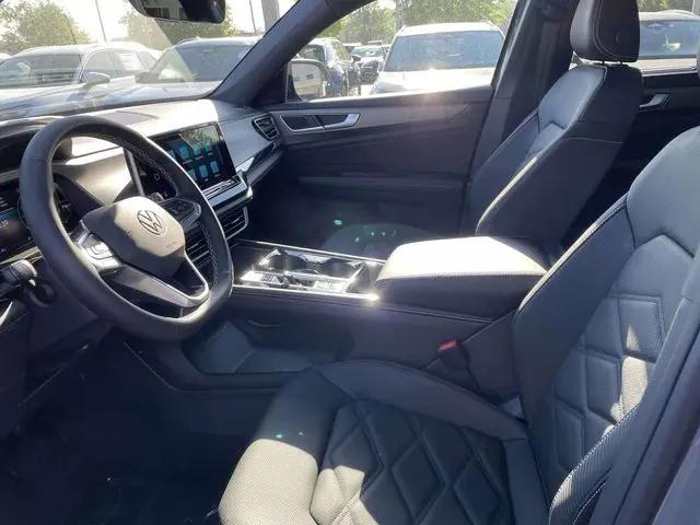 2026 Volkswagen Atlas Cross Sport SE with Technology