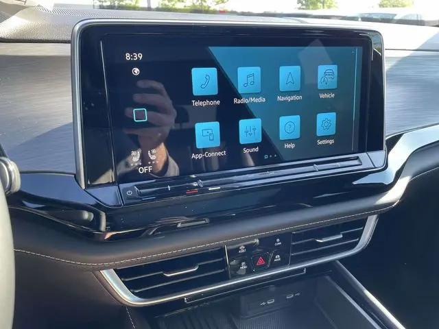 2026 Volkswagen Atlas Cross Sport SE with Technology
