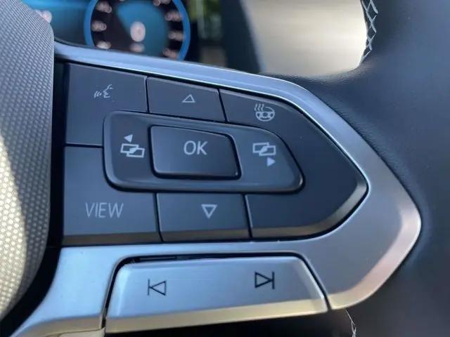 2026 Volkswagen Atlas Cross Sport SE with Technology