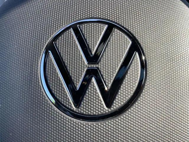 2026 Volkswagen Atlas Cross Sport SE with Technology